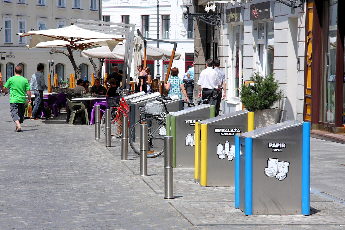 85mm 1/250sec f10 -1/3 stop (ISO 100)